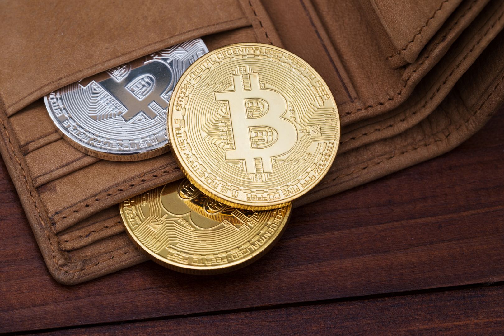 Биткойны, лежавшие 10 лет, сдвинулись с места на $40 млн — но это исключение