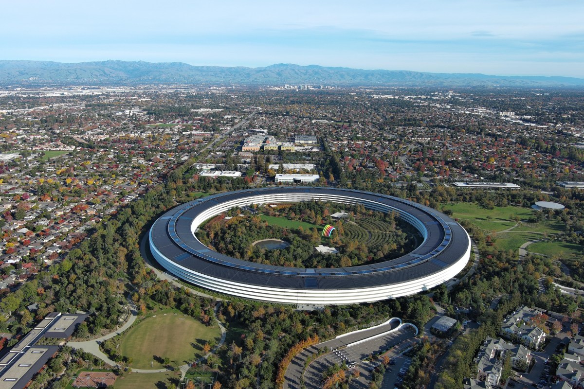 Apple обвиняет бывшего сотрудника в краже данных для OpenAI