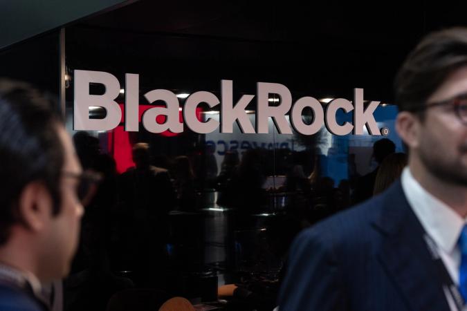 BlackRock запускает защищённый биткойн-фонд после успеха конкурента
