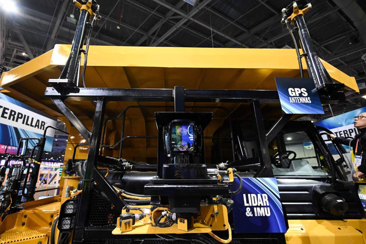 Caterpillar переносит опыт автоматизации горных работ на развёртывание ИИ
