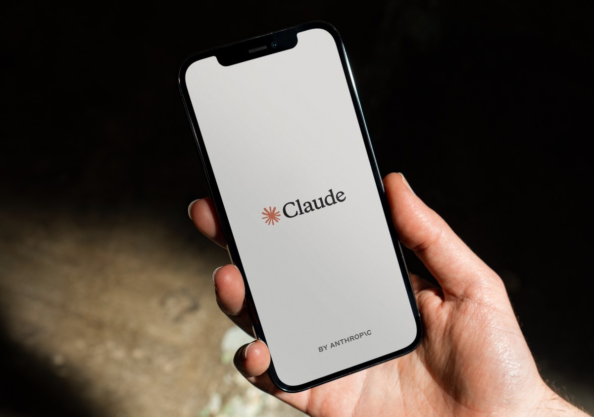 Claude наконец помнит контекст между чатом и рабочим окружением