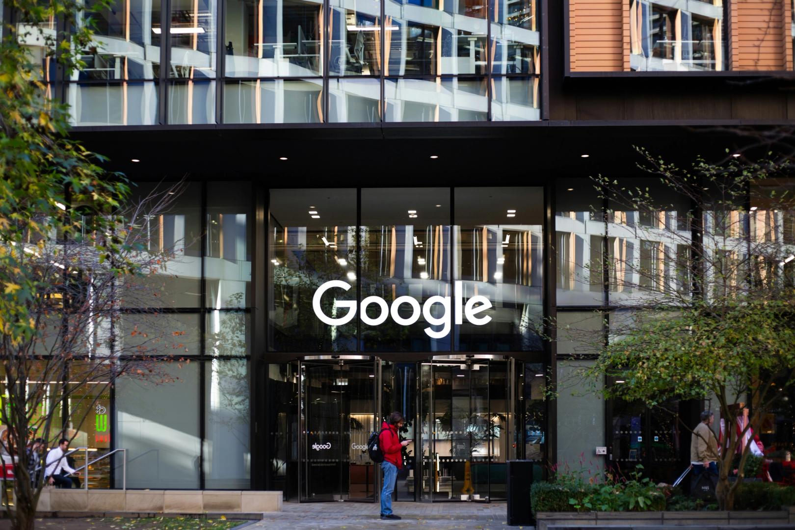 Google и Apple нанимают криптоспециалистов: признак интереса к стейблкойнам