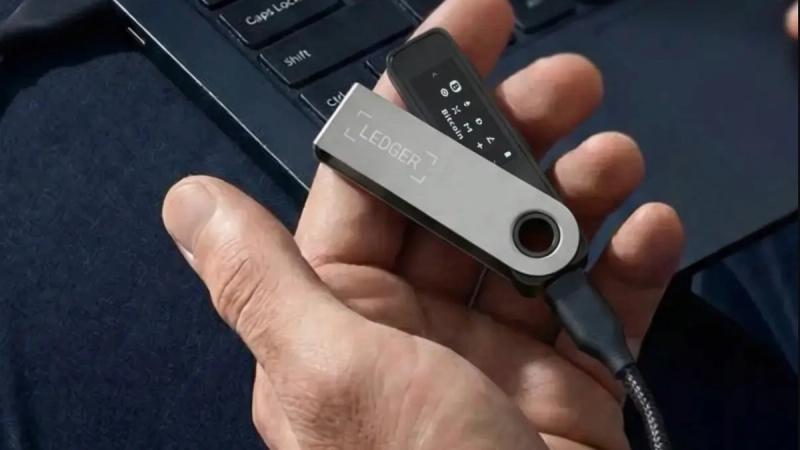 Ledger: взлом касается только 93 млн USD через азиатского реселлера, но вопросы остаются