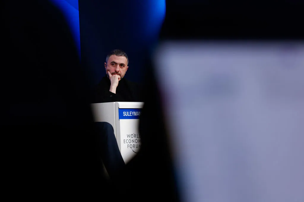 Microsoft заявляет об ИИ, превосходящем врачей на сложных случаях