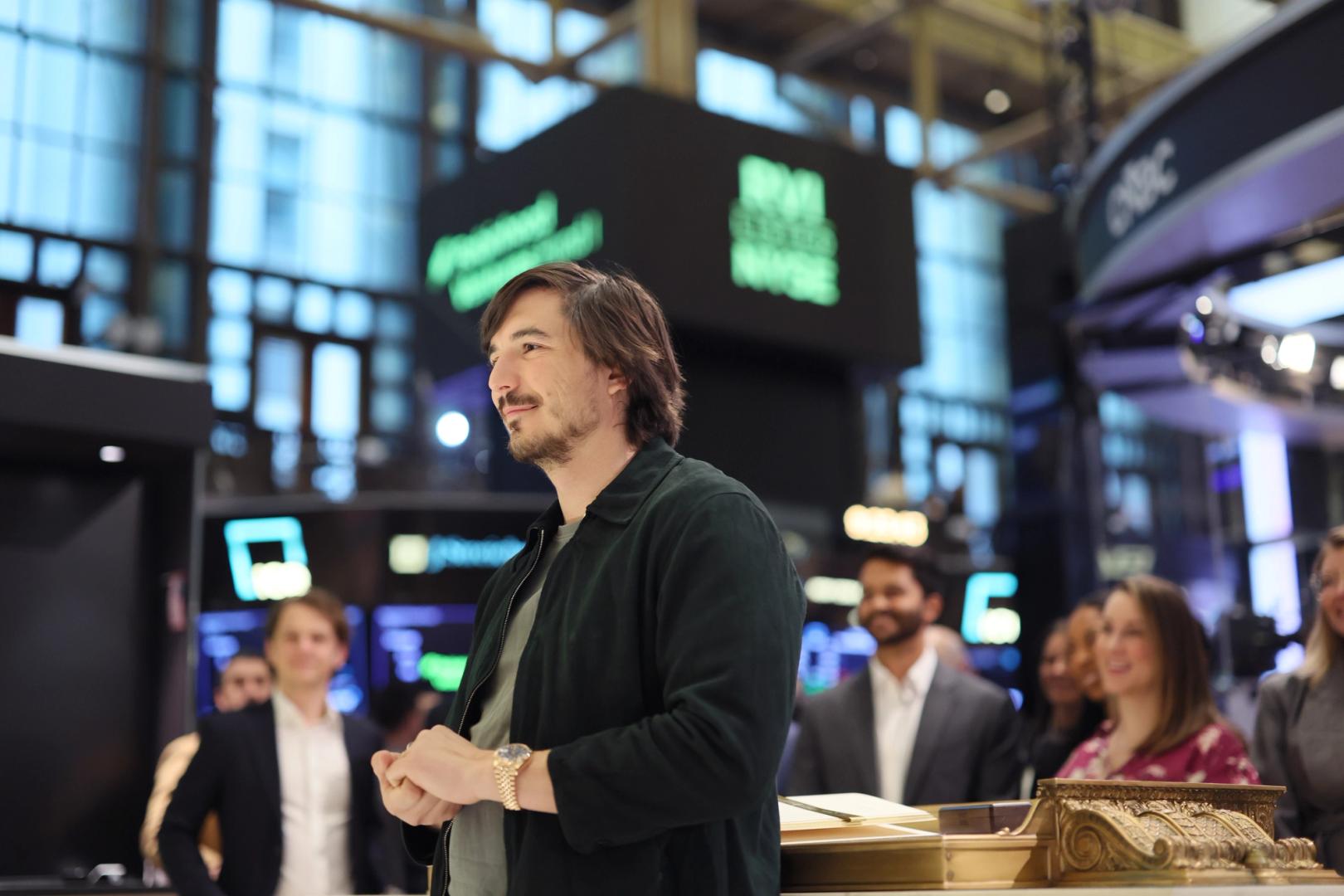 Пошаговый создатель мемкойнов Pons обогнал по комиссиям Pump и весь Robinhood Chain