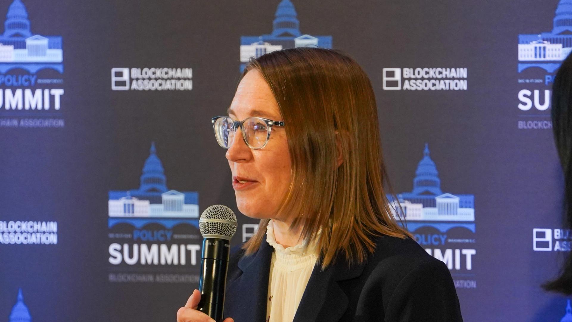 Хестер Пирс уходит из SEC: что меняется для крипто-регулирования в США