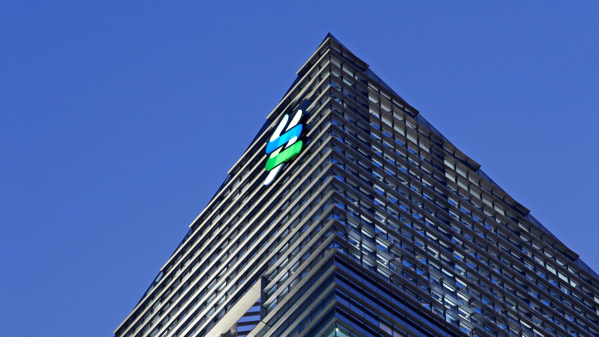Standard Chartered запустил спот-торговлю криптой на платформе Dubai FX