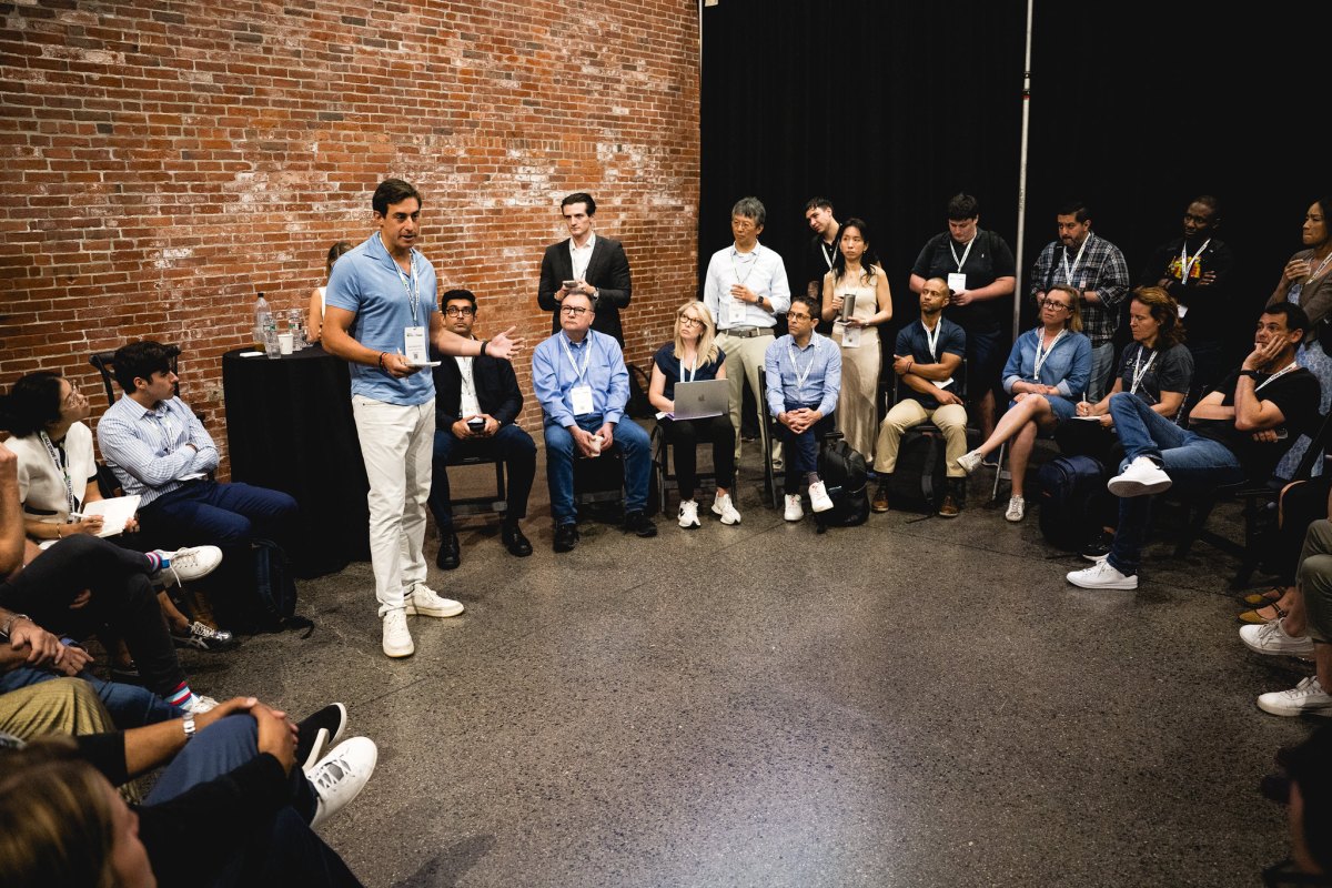 TechCrunch Founder Summit в Бостоне: программа про фандрайзинг, найм и AI-стратегию